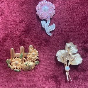 Set of 3 floral flower brooches